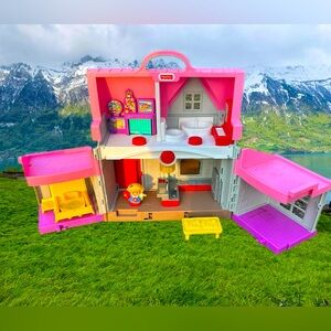 Fisher-Price Little People Big Helpers Interactive Singing Talking Home House